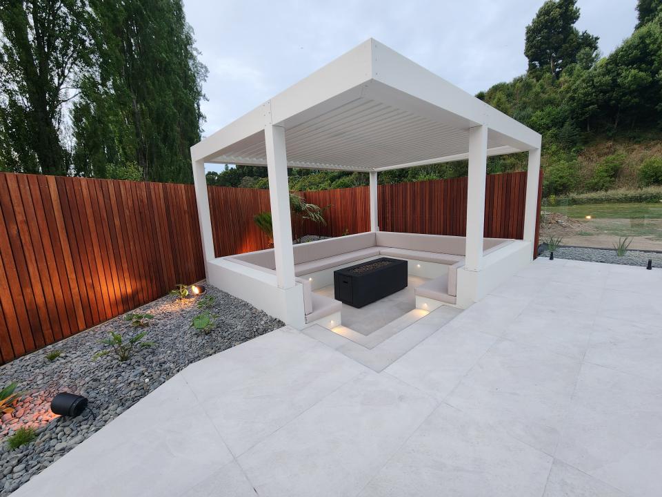 Freestanding Louvre roof Pacific Outdoor Solutions